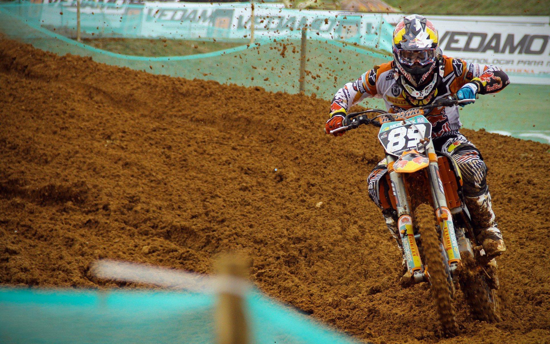 UFC格斗之夜称重，加西亚与奥纳马紧张对峙，决战前夕火药味浓